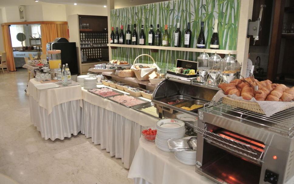 Buffet Photo