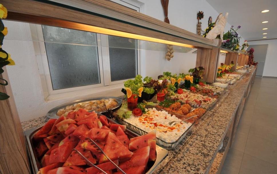 Buffet Photo